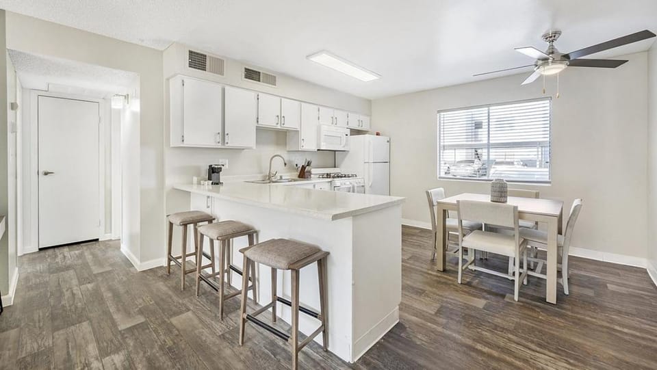 Landing Modern Apartment with Amazing Amenities (ID1197X171) Apartment in Spring Valley