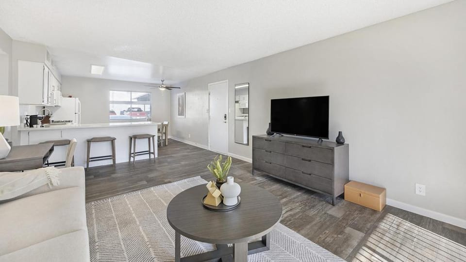 Landing Modern Apartment with Amazing Amenities (ID1197X171) Apartment in Spring Valley