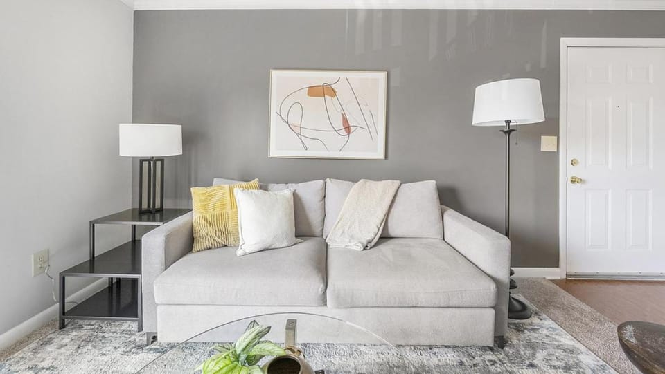 Landing Modern Apartment with Amazing Amenities (ID8103X6) Apartment in Hermitage