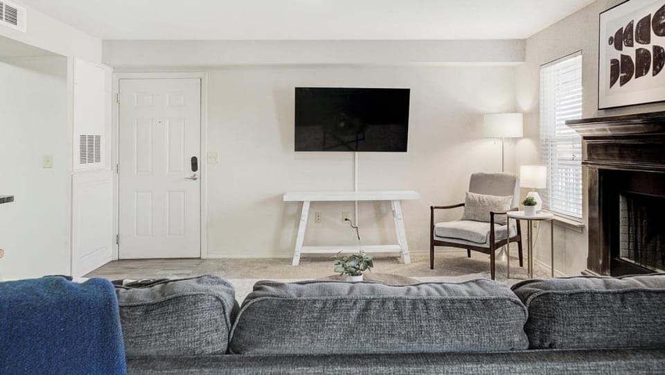 Landing Modern Apartment with Amazing Amenities (ID2726X85) Apartment in Broken Arrow