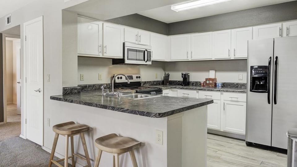 Landing Modern Apartment with Amazing Amenities (ID2726X85) Apartment in Broken Arrow