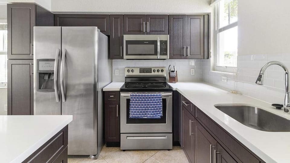 Landing Modern Apartment with Amazing Amenities (ID1315X702) Apartment in Plantation