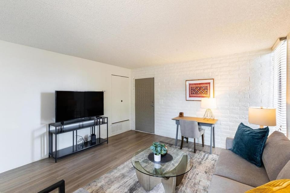 Landing Modern Apartment with Amazing Amenities (ID1723X70) Apartment in Casas Adobes