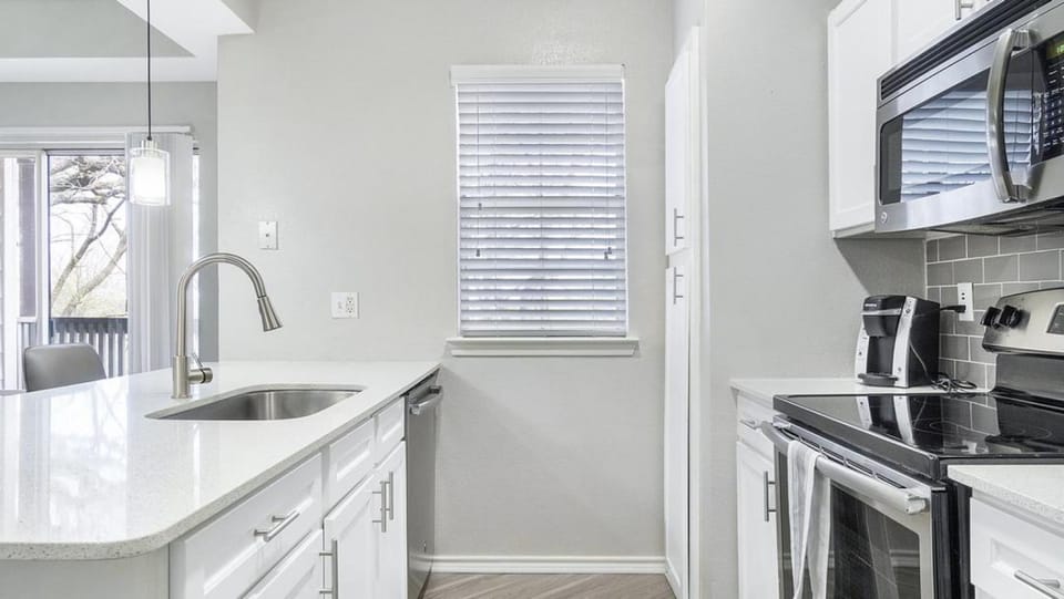Landing Modern Apartment with Amazing Amenities (ID8377X83) Apartment in Grapevine