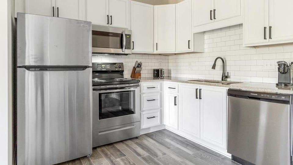 Landing Modern Apartment with Amazing Amenities (ID8109X75) Apartment in Wake Forest