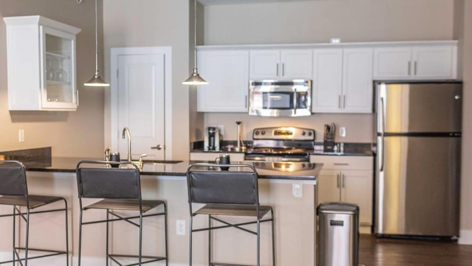 Landing Modern Apartment with Amazing Amenities (ID2654X47) Apartment in Grandview Heights