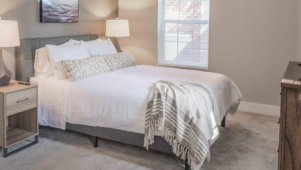 Landing Modern Apartment with Amazing Amenities (ID2654X47) Apartment in Grandview Heights