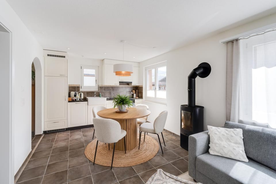 Kitchen or kitchenette, Seating area, Dining area
