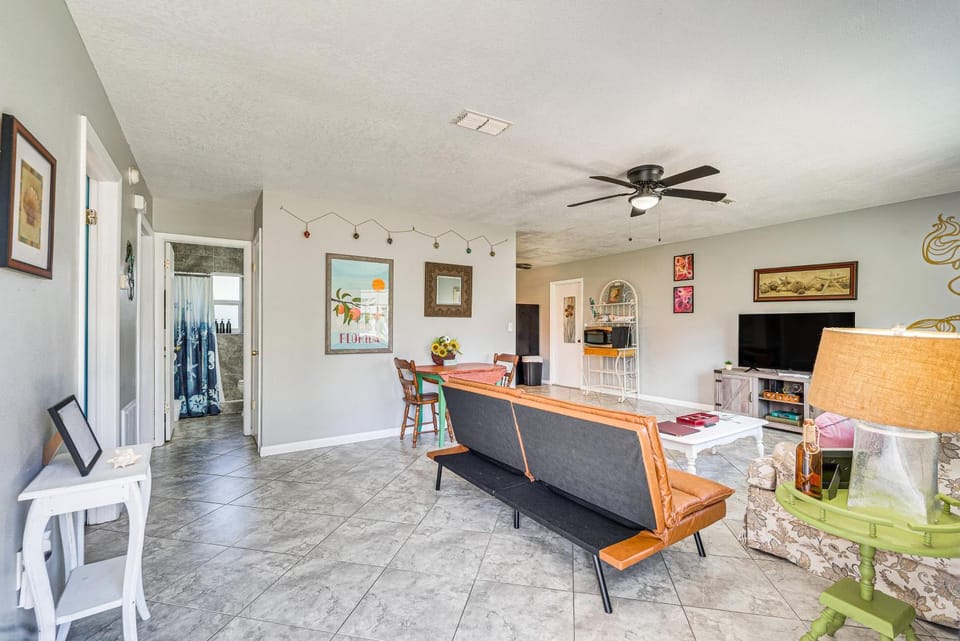 Spring Hill Home - 3 Mi to Weeki Wachee Springs! House in Spring Hill