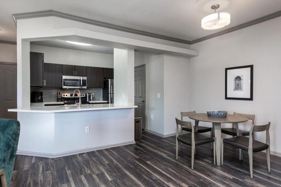 Landing Modern Apartment with Amazing Amenities (ID4174X27) Apartment in Cedar Park