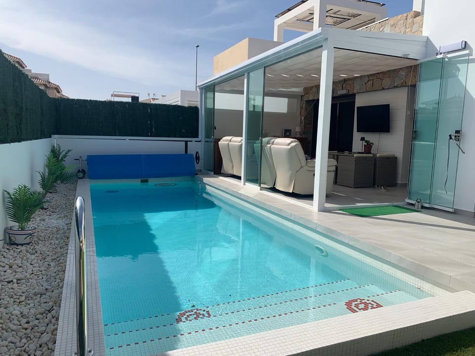 Luxe villa met verwarmd zwembad Villa in Vega Baja del Segura