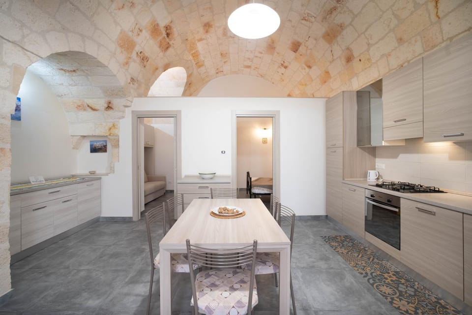 Dining area, dishwasher, pet friendly, stove