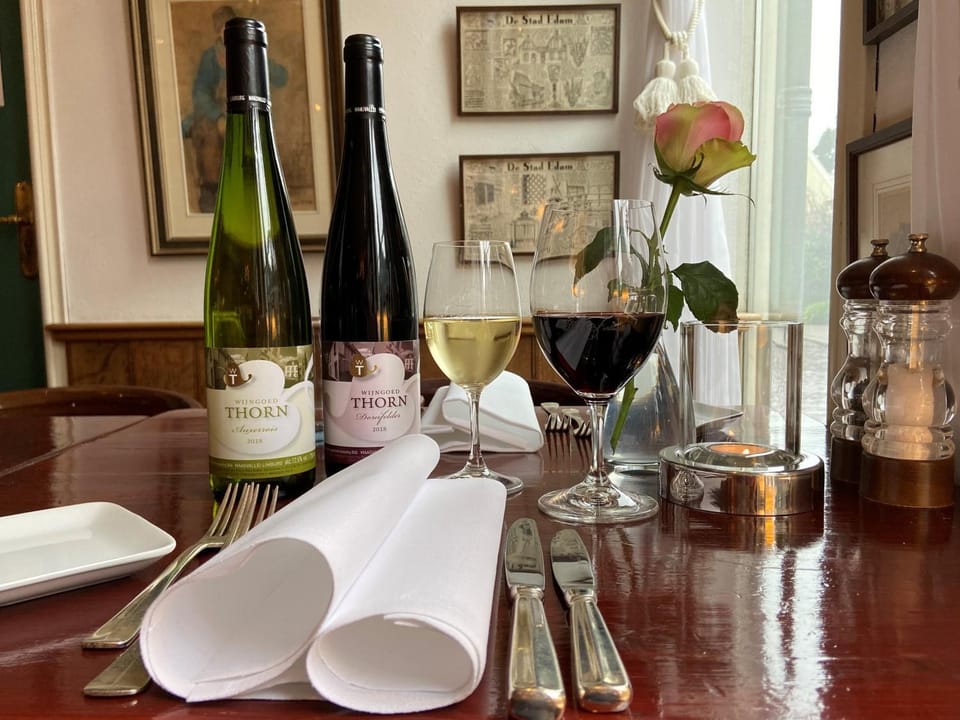 Restaurant/places to eat, Dining area, Drinks, Alcoholic drinks