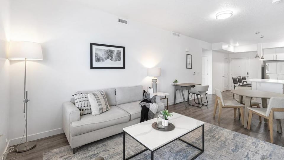Landing Modern Apartment with Amazing Amenities (ID4579X9) Apartment in Draper