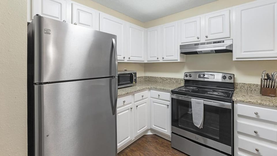 Landing Modern Apartment with Amazing Amenities (ID3244X73) Apartment in Germantown