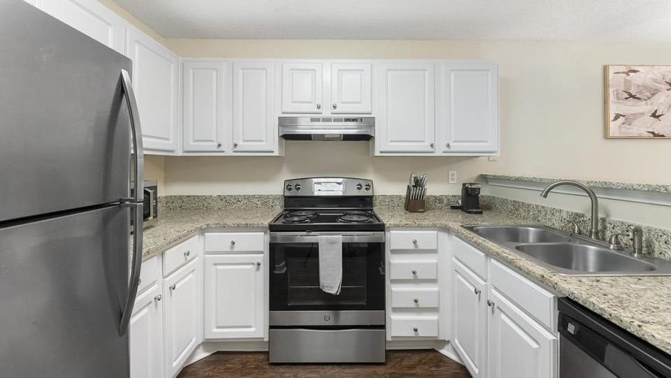 Landing Modern Apartment with Amazing Amenities (ID3244X73) Apartment in Germantown