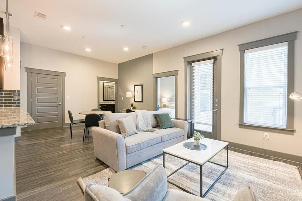 Landing Modern Apartment with Amazing Amenities (ID3130) Apartment in Dallas