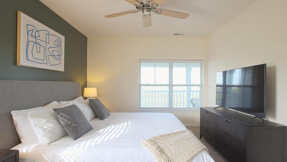 Landing Modern Apartment with Amazing Amenities (ID7489X61) Apartment in Fort Wayne