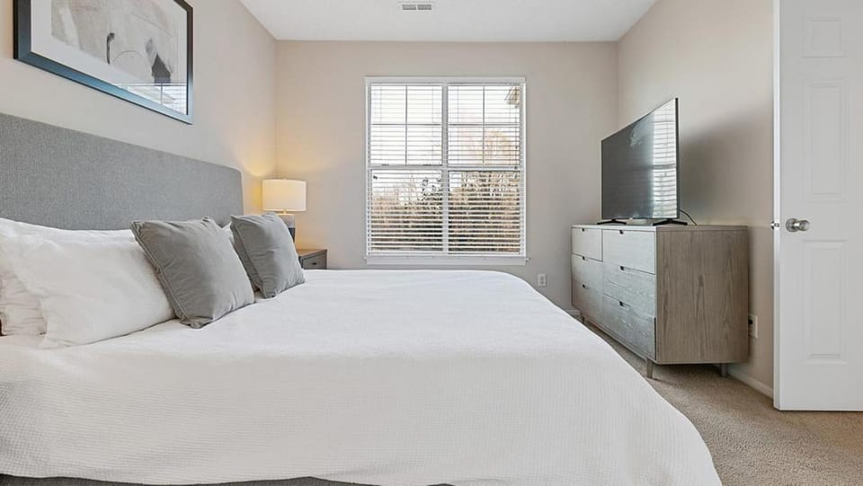 Landing Modern Apartment with Amazing Amenities (ID1981X99) Apartment in Greensboro