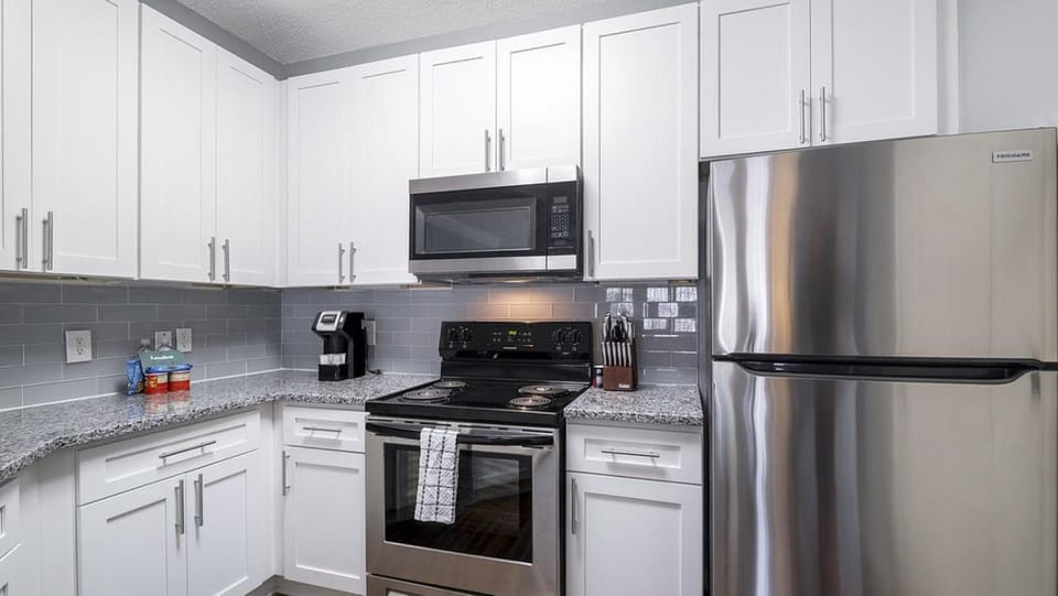 Landing Modern Apartment with Amazing Amenities (ID8267X63) Apartment in Bessemer