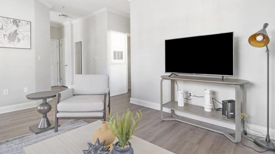 Landing Modern Apartment with Amazing Amenities (ID1228X416) Apartment in Durham
