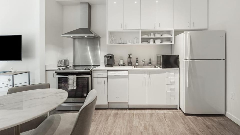 Landing Modern Apartment with Amazing Amenities (ID3699X9) Apartment in Sacramento