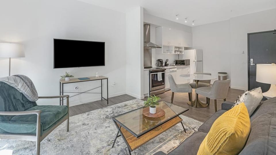 Landing Modern Apartment with Amazing Amenities (ID3699X9) Apartment in Sacramento
