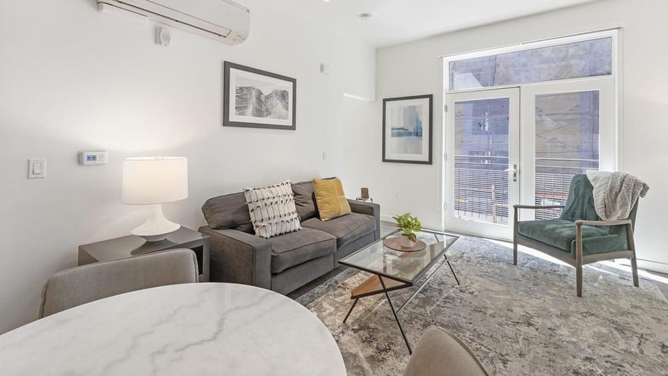 Landing Modern Apartment with Amazing Amenities (ID3699X9) Apartment in Sacramento