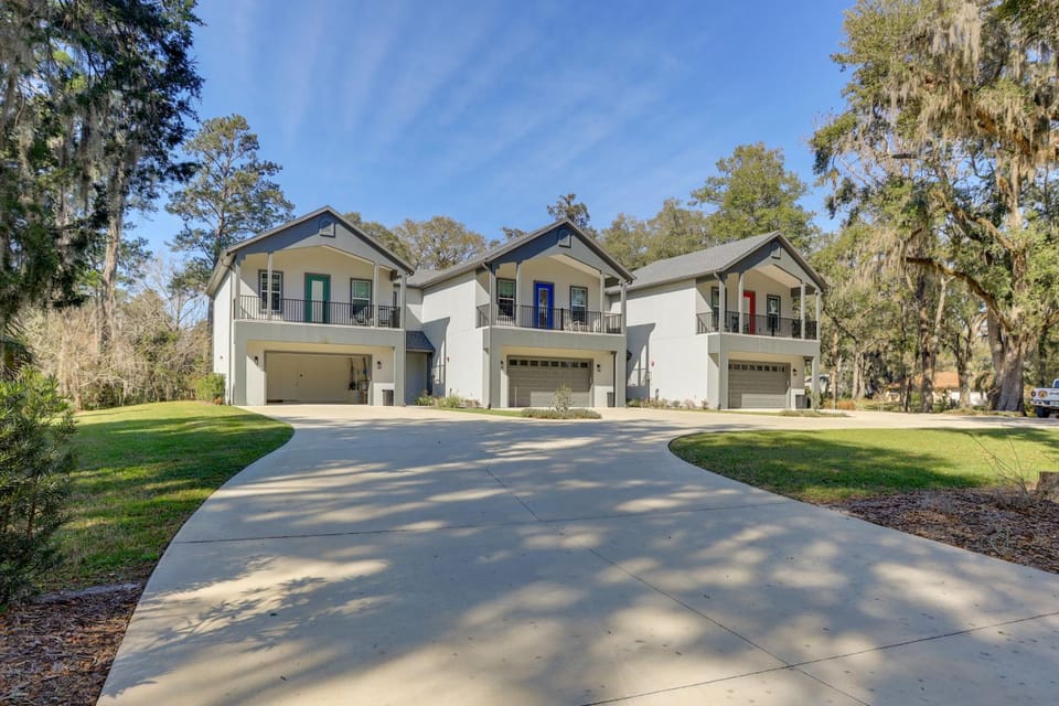 Modern Ocala Townhome Near Golf Club & WEC! House in Florida