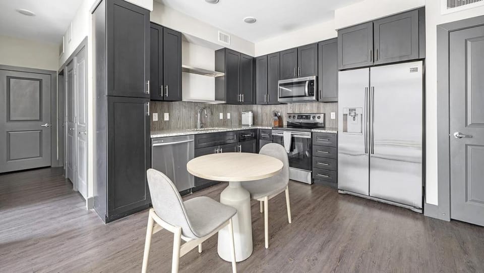 Landing Modern Apartment with Amazing Amenities (ID8595X86) Apartment in Aurora
