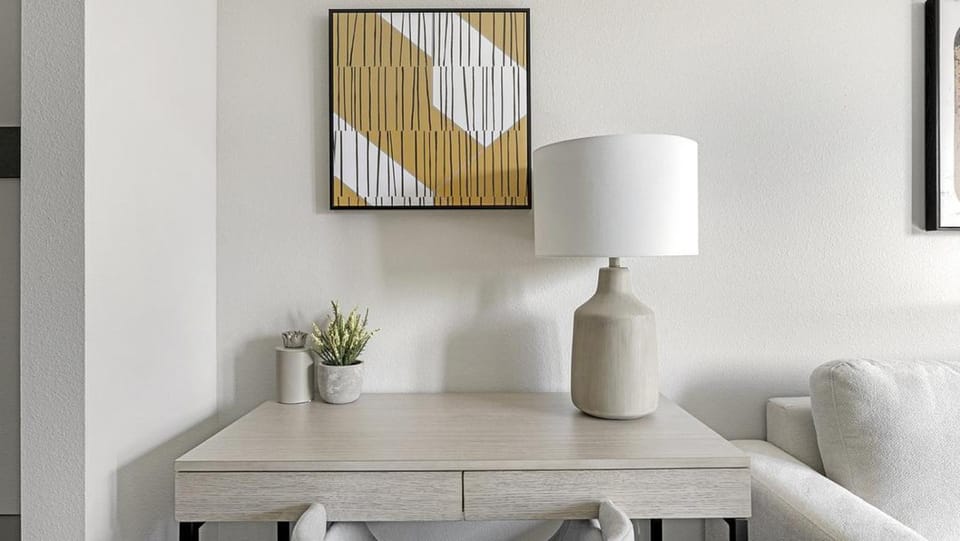 Landing Modern Apartment with Amazing Amenities (ID8595X86) Apartment in Aurora