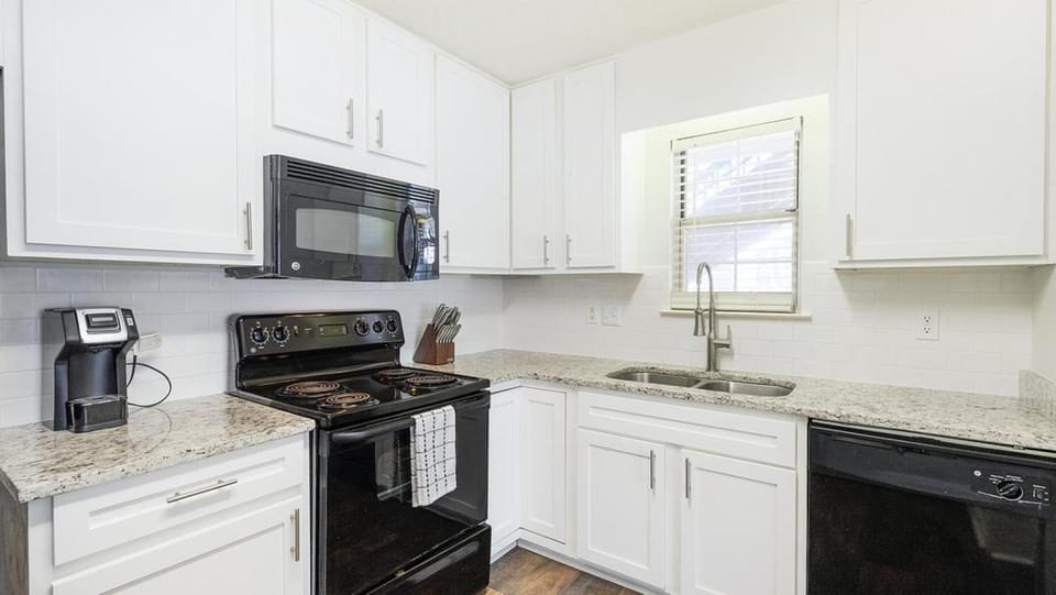 Landing Modern Apartment with Amazing Amenities (ID4299X2) Apartment in Vestavia Hills