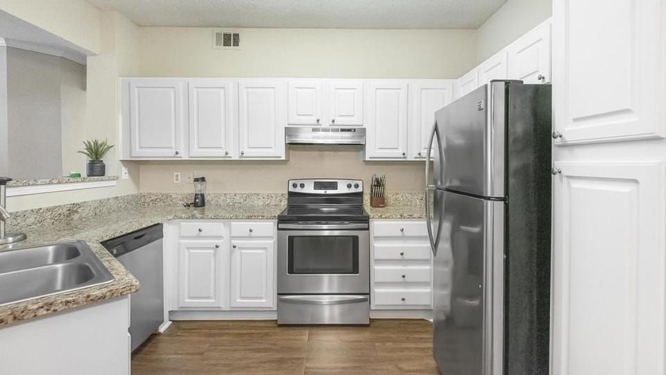 Landing Modern Apartment with Amazing Amenities (ID9507X17) Apartment in Germantown