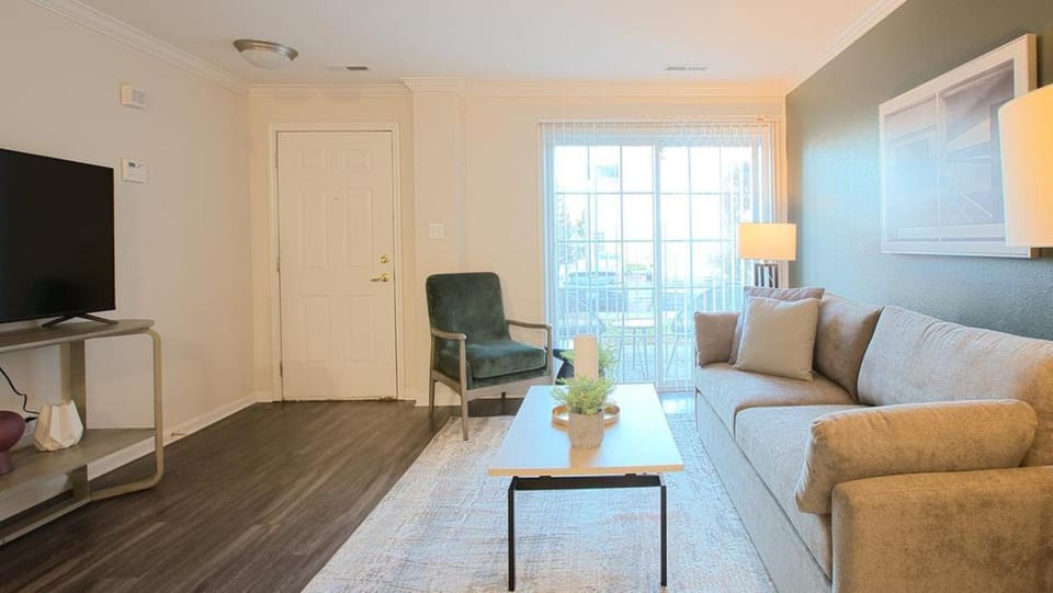 Landing Modern Apartment with Amazing Amenities (ID7894X33) Apartment in Rochester