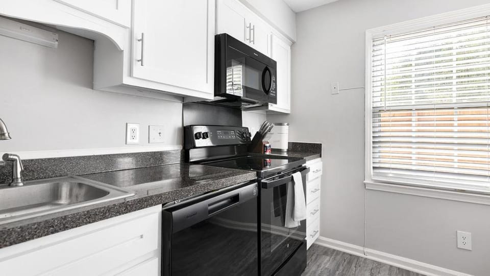 Landing Modern Apartment with Amazing Amenities (ID1222X839) Apartment in High Point