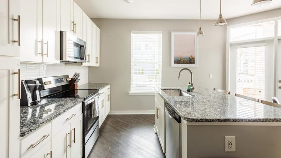 Landing Modern Apartment with Amazing Amenities (ID7738X85) Apartment in Durham