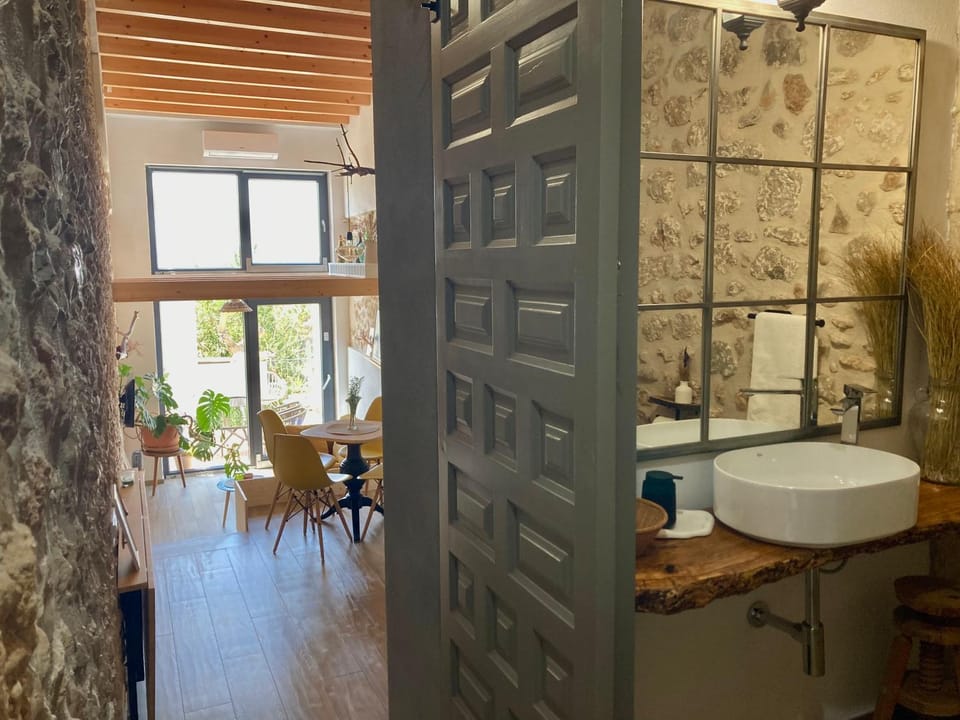 Natural landscape, Bathroom, Kitchen or kitchenette, Living room, Inner courtyard view