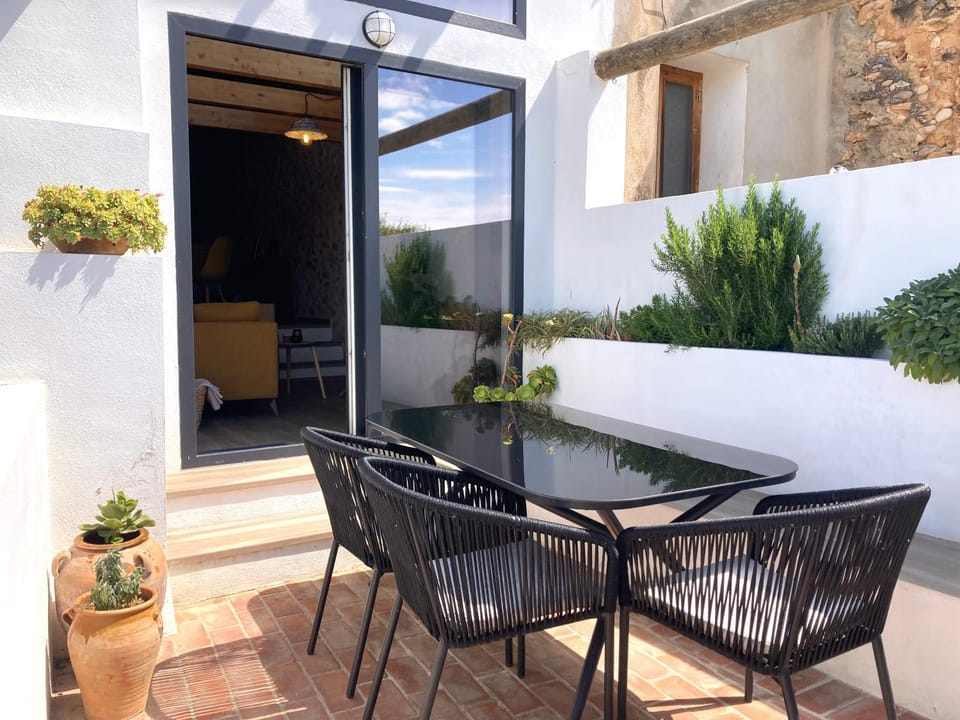 Patio, BBQ facilities, View (from property/room), Balcony/Terrace, Living room, Seating area, Dining area