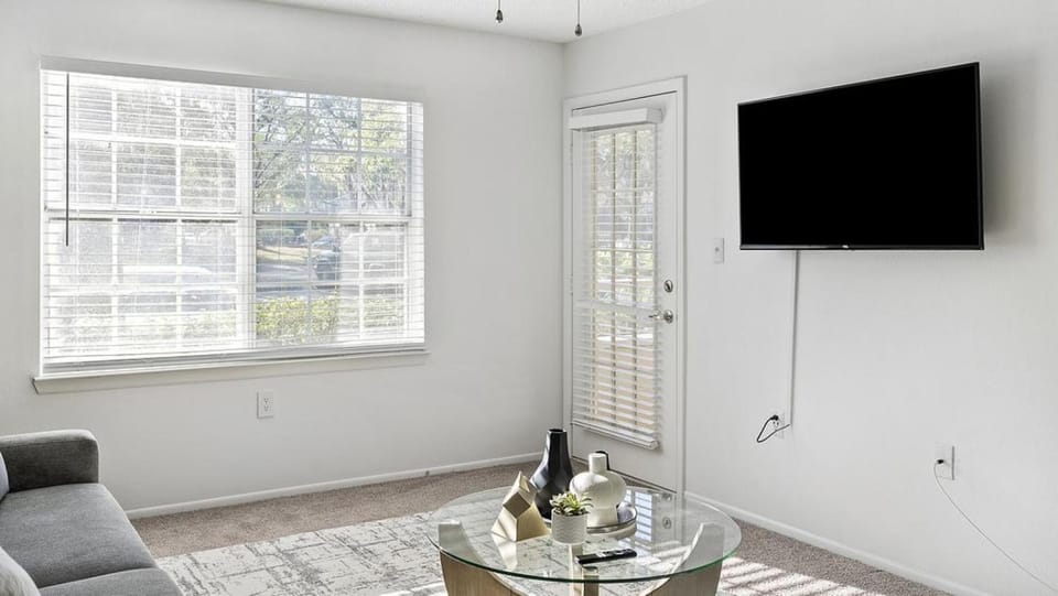 Landing Modern Apartment with Amazing Amenities (ID1252X241) Apartment in Plant City