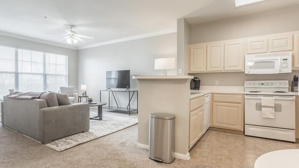 Landing Modern Apartment with Amazing Amenities (ID8591X28) Apartment in Tulsa