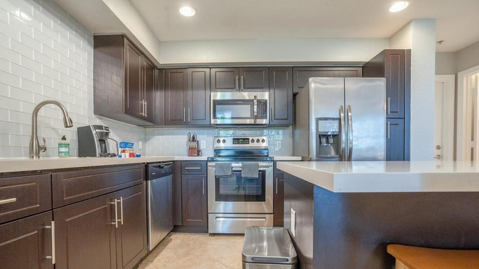 Landing Modern Apartment with Amazing Amenities (ID7440X15) Apartment in Plantation