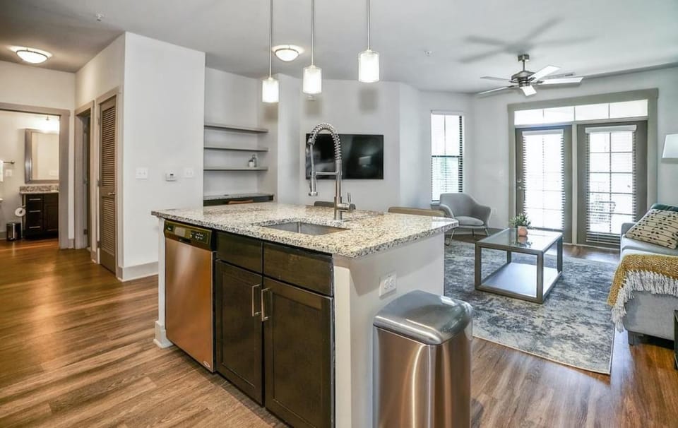 Landing Modern Apartment with Amazing Amenities (ID884) Apartment in Vestavia Hills
