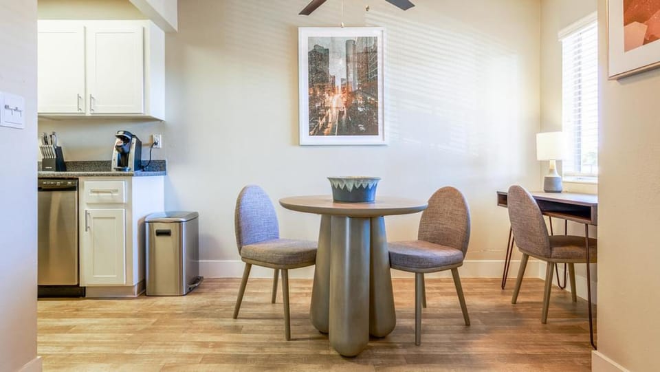Landing Modern Apartment with Amazing Amenities (ID7527X79) Apartment in Paradise