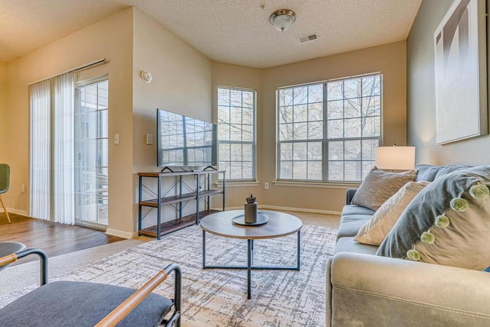 Landing Modern Apartment with Amazing Amenities (ID2582X66) Apartment in Germantown