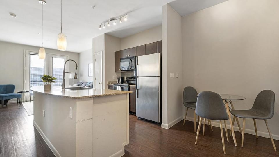 Landing Modern Apartment with Amazing Amenities (ID4179X58) Apartment in Austin