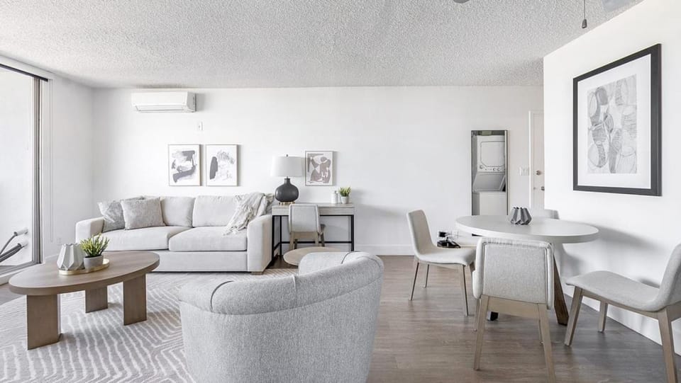 Landing Modern Apartment with Amazing Amenities (ID1224X305) Apartment in Long Beach