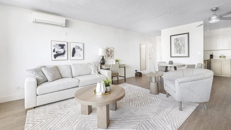 Landing Modern Apartment with Amazing Amenities (ID1224X305) Apartment in Long Beach