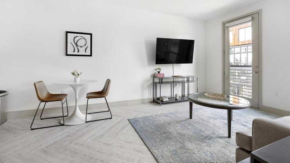 Landing Modern Apartment with Amazing Amenities (ID1917) Apartment in Denver