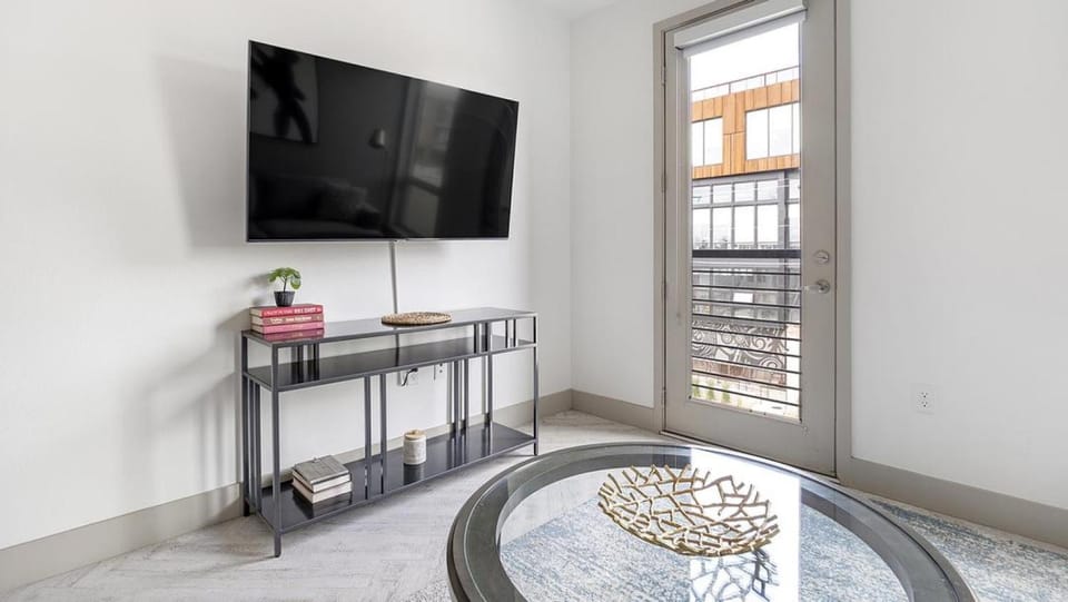 Landing Modern Apartment with Amazing Amenities (ID1917) Apartment in Denver