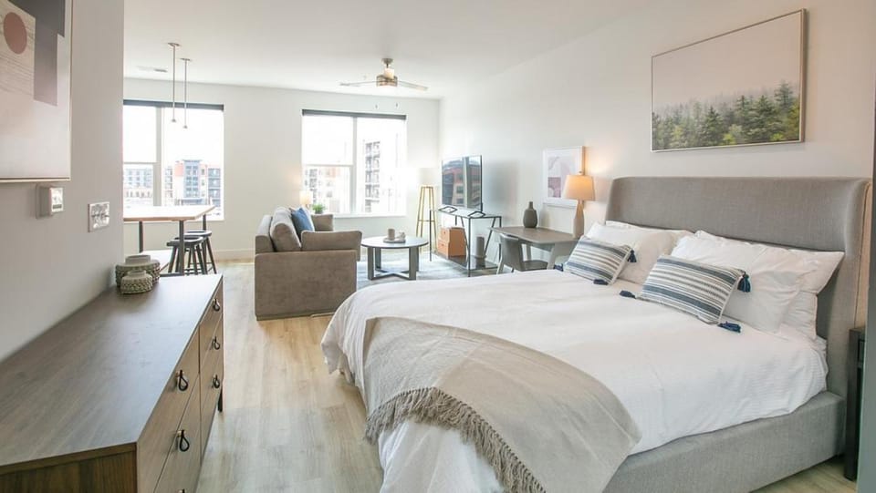 Landing Modern Apartment with Amazing Amenities (ID7158X72) Apartment in Blue Ash